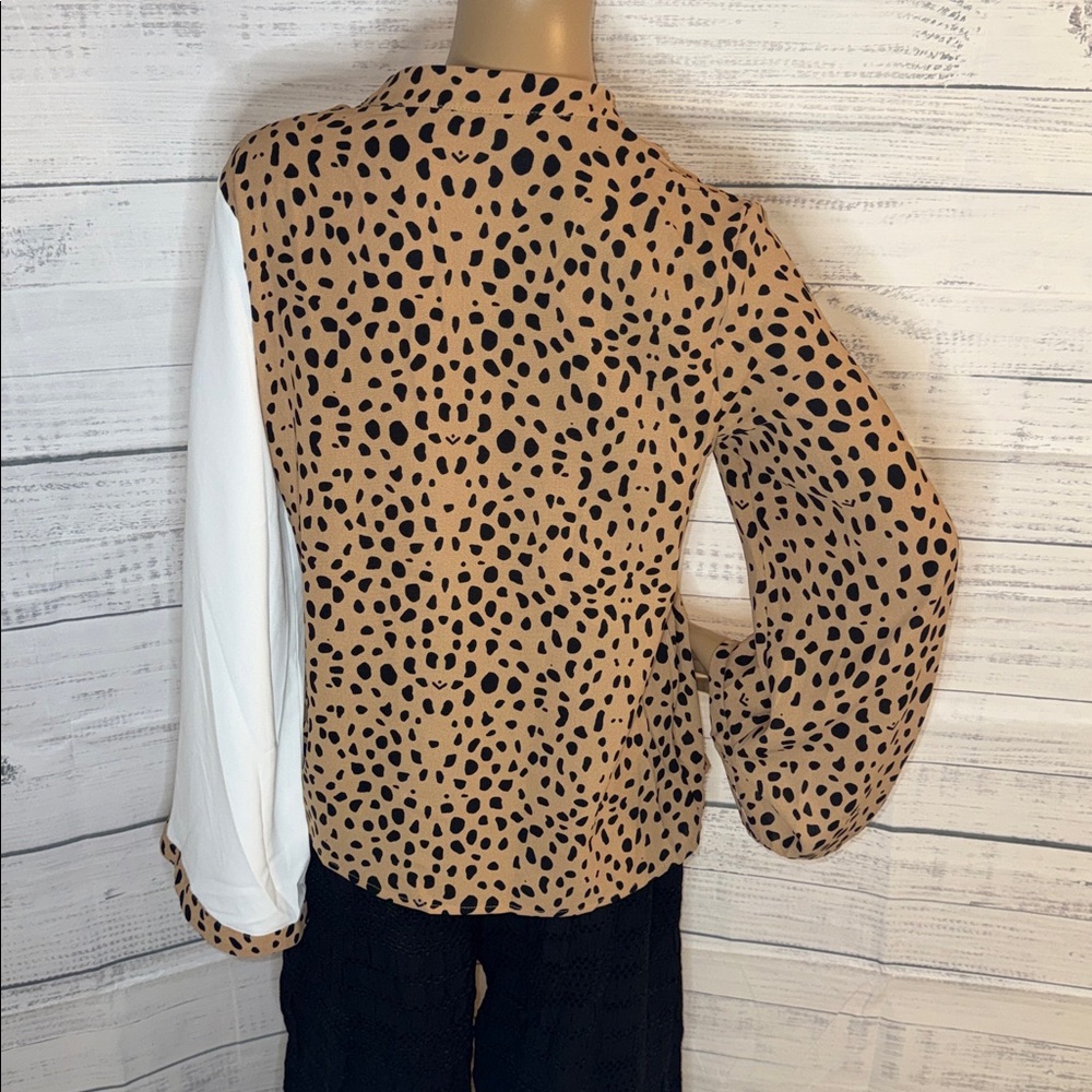 NWOT Two-Tone Animal Print Button Front Top - White and Tan - Picture 7 of 7